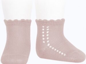 These are adorable scalloped baby ankle socks have a beautiful trim with a delicate knit pattern 70% cotton 30% nylon-knitted Made in Spain Newborn in size Sold by Alz's baby Boutique