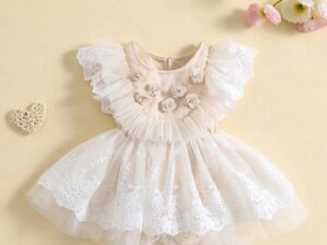 This little baby dress has the most adorable flowers, tons of lace and tulle. Beautiful ruffled short sleeves and snap bottom closure. Surely this dress will be perfect for your baby's next photo shoot! Size- 70  (equivalent to 3-6m US)  Sold by Alz's Baby Boutique