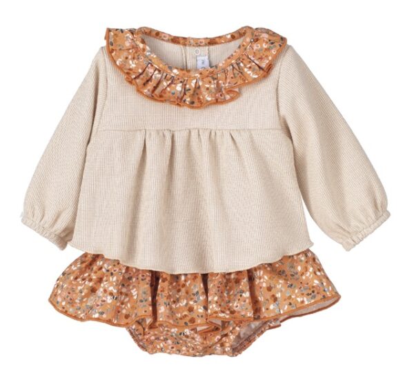 This is an adorable two piece baby set! Features a cream colored blouse with long sleeves and a terracotta ruffle print collar. Comes with a matching pair of ruffled bloomers.  Size- 1m, 3m 80%Cotton 20%Polyester Made in Spain Sold by Alz's Baby Boutique